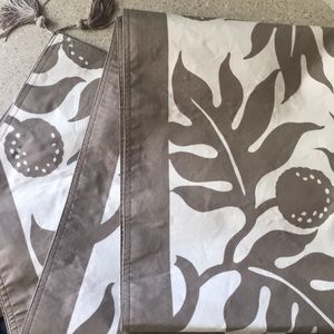 Table Runner